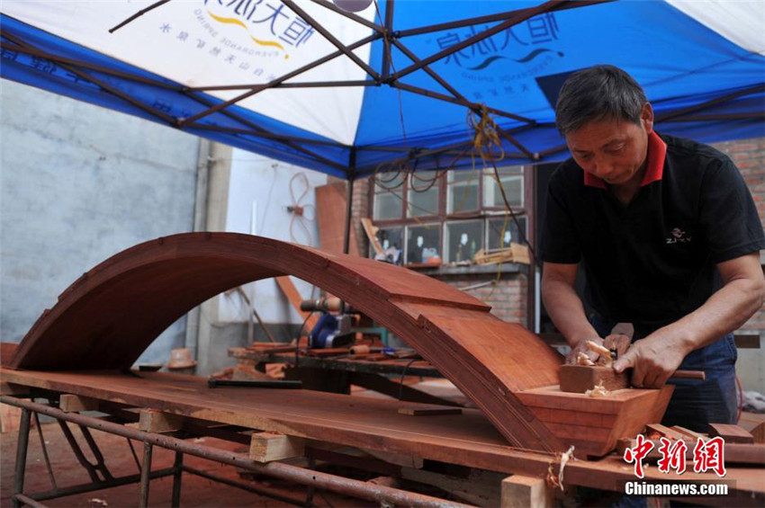 ?Mini-Zhaozhou-Brücke“ aus 7000 Holzstücken
