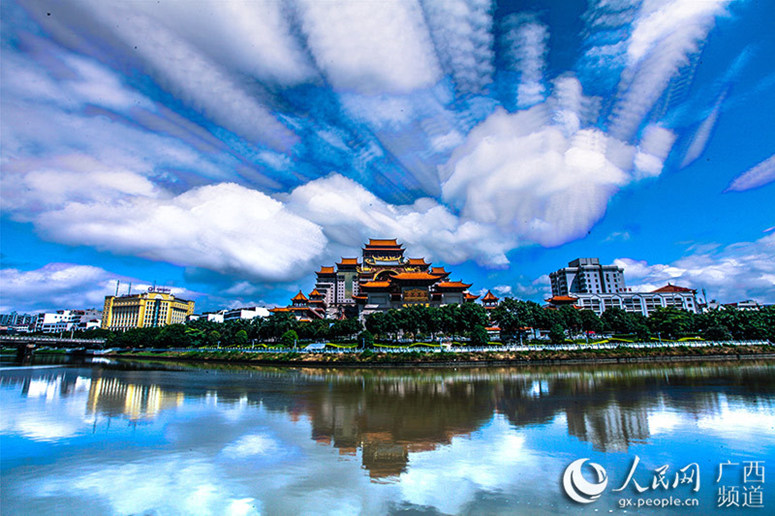 Zeitrafferaufnahmen vom bunten Himmel in Guangxi