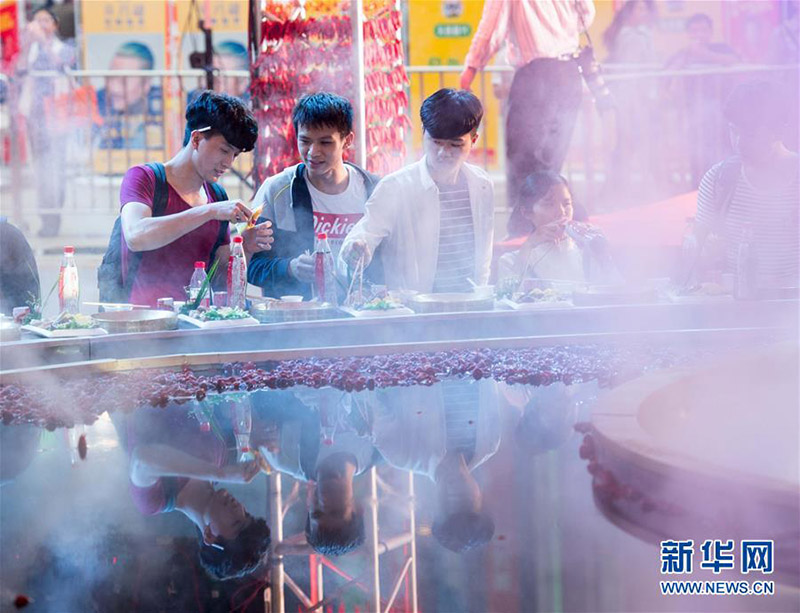 Er?ffnung des achten Feuertopfkulturfestes in Chongqing