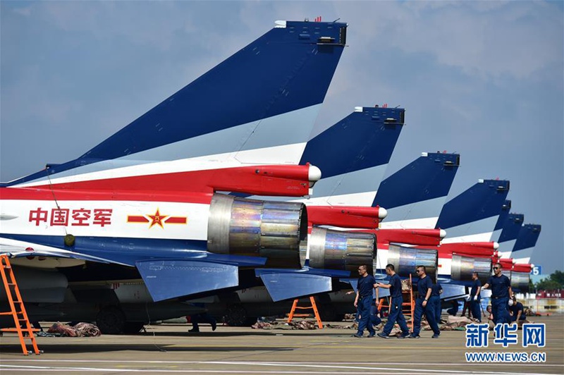 Kunstflugstaffel ?Erster August“ in Zhuhai eingetroffen