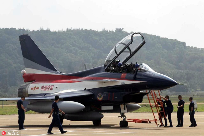 Kunstflugstaffel ?Erster August“ in Zhuhai eingetroffen
