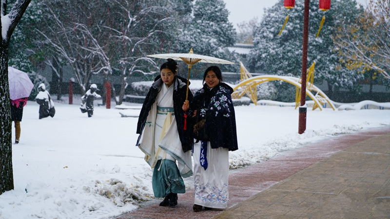 Sch?ne und silberne Stadt Xi′an nach dem Schnee
