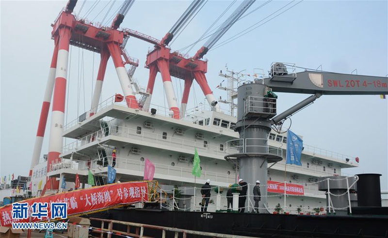 Chinas leistungsf?higstes Kranhubschiff ausgeliefert