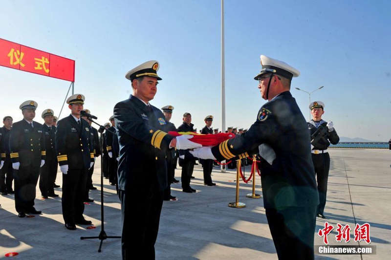 Neuer Raketenzerst?rer ?Xining“ in Dienst gestellt