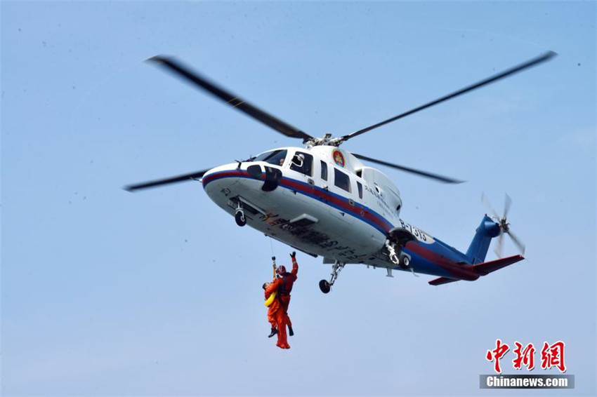 Chinesische und europ?ische Astronauten absolvieren Seerettungstraining