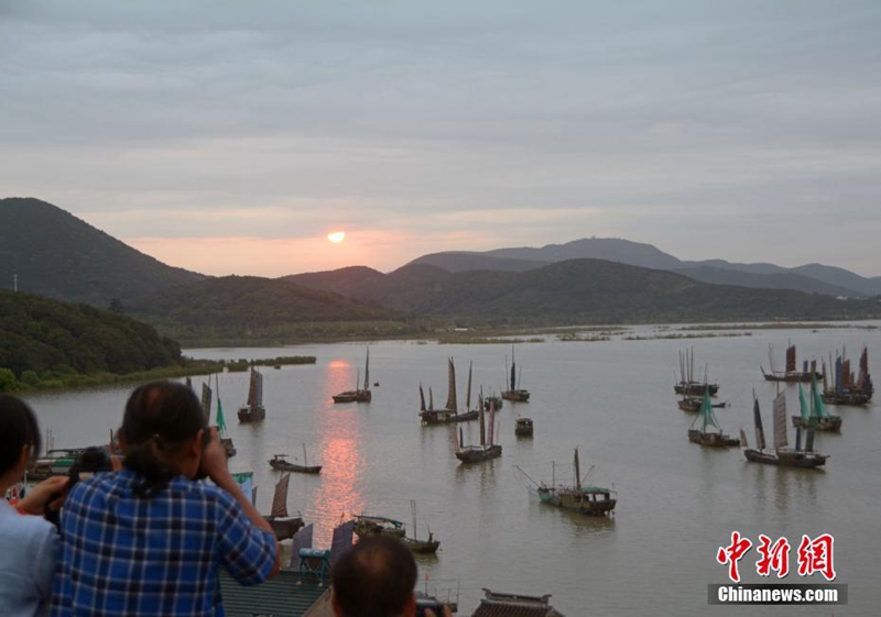 Fischfang auf dem Taihu-See beginnt