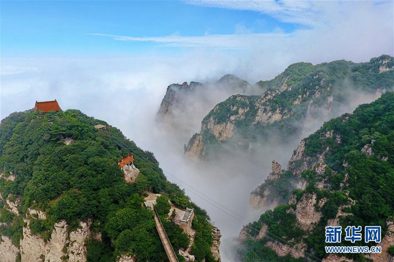 Wolkenmeer auf dem Wulaofeng-Gipfel