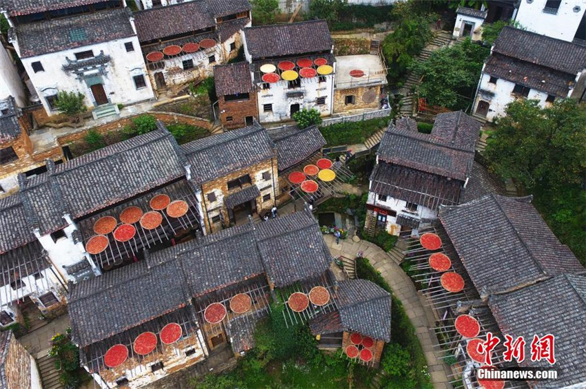Luftbilder: Chinas sch?nstes Dorf Wuyuan im Frühherbst