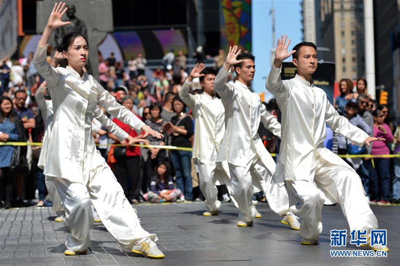 Chinesische Kungfu-Show auf dem Times Square