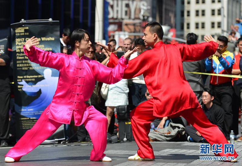 Chinesische Kungfu-Show auf dem Times Square
