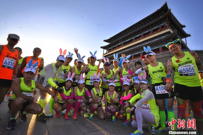 30.000 L?ufer beteiligen sich am Beijing Marathon 2017