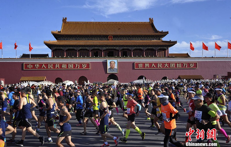 30.000 L?ufer beteiligen sich am Beijing Marathon 2017