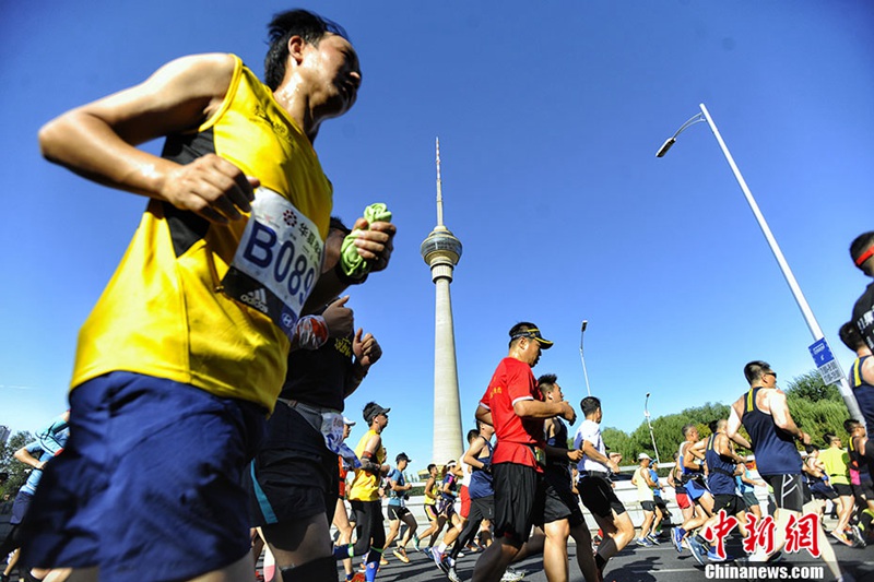 30.000 L?ufer beteiligen sich am Beijing Marathon 2017