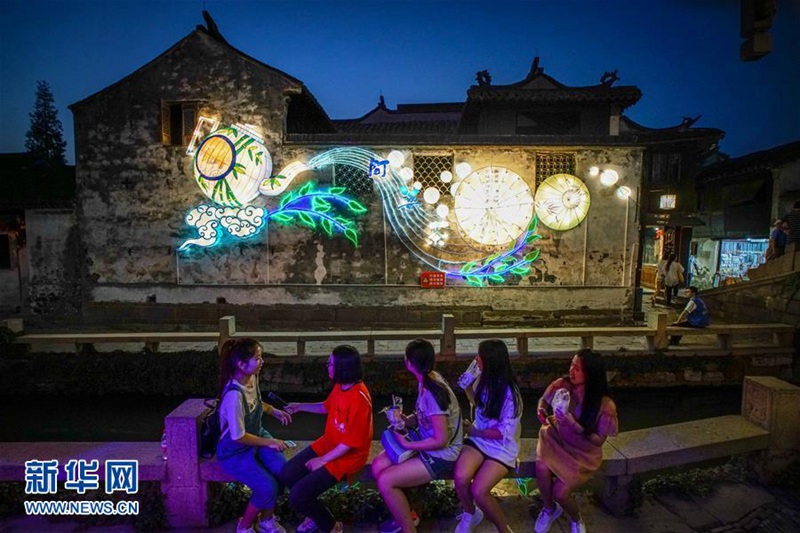 Zhouzhuang ist bereit für die Laternenshow zum Mondfest