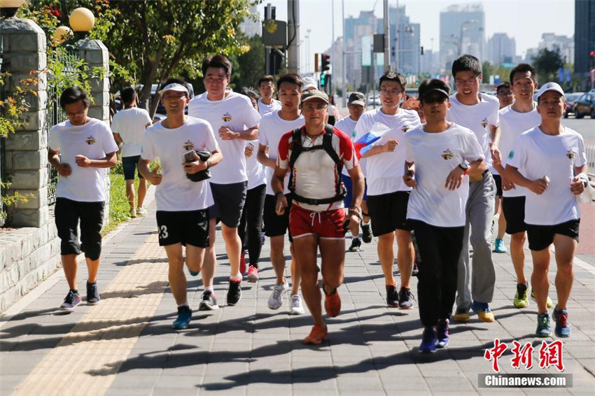 Russischer Sportler l?uft von Moskau nach Beijing