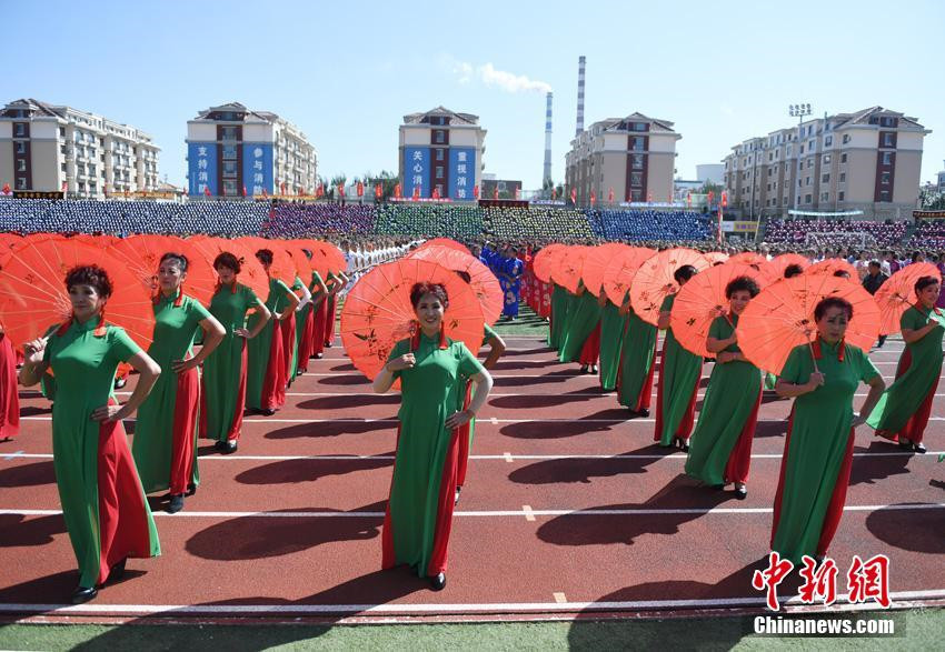 Guinness-Weltrekord: Gr??tes Cheongsam-Treffen in Nordchina