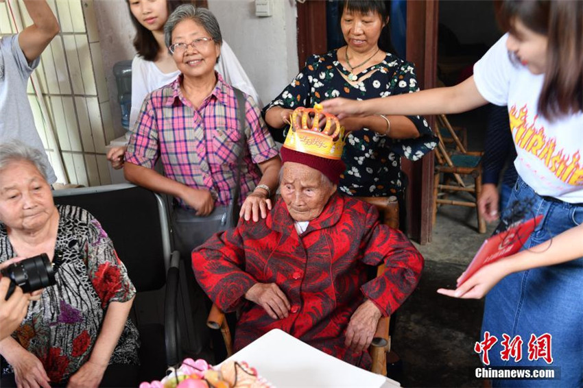 Chengdus ?lteste Frau feiert ihren 117. Geburtstag