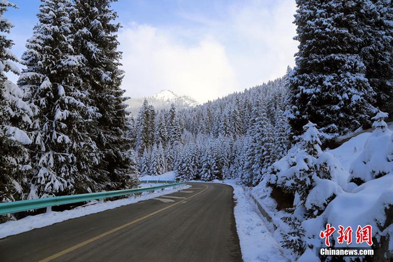 Erster Schneefall in der zweiten Jahresh?lfte in Nordchina