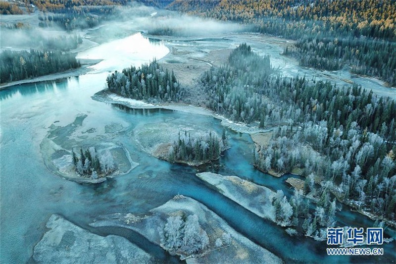 Herbstlandschaft am Kanas-See in Xinjiang