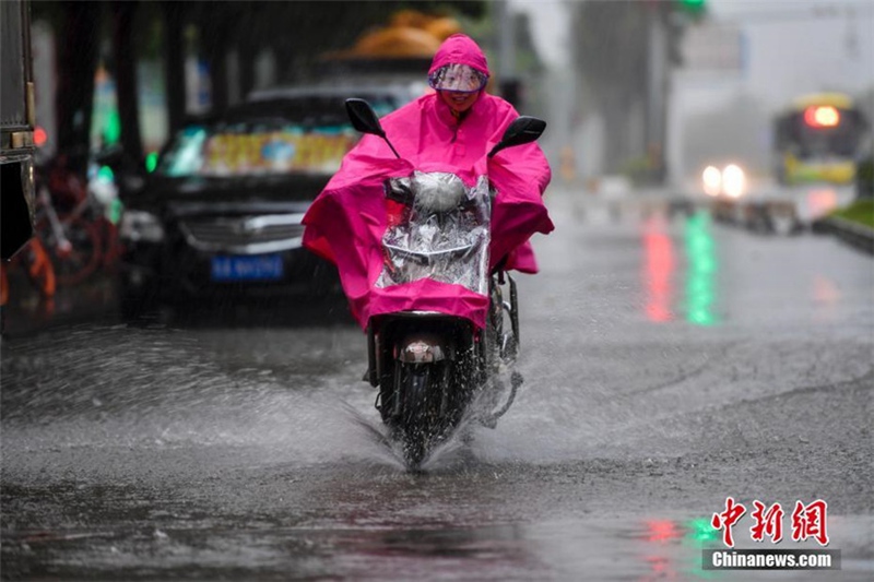 Taifun Khanun erreicht Hainan