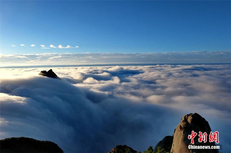Atemberaubendes Wolkenmeer am Huangshan-Berg
