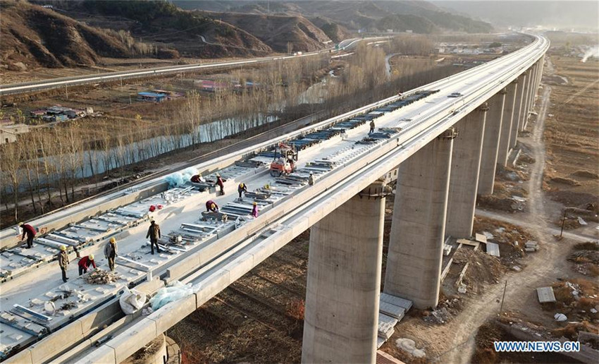 Hochgeschwindigkeitsbahn zwischen Beijing und Shenyang im Bau
