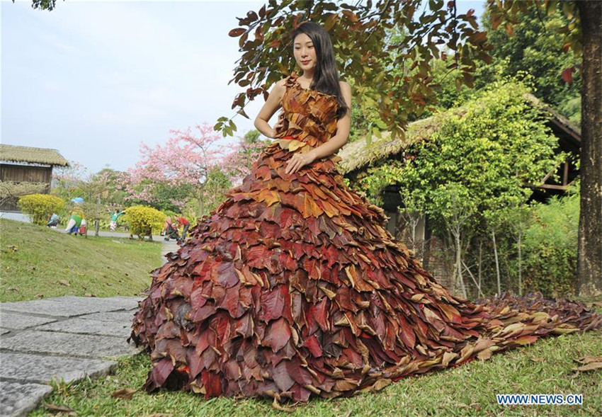 Guangdong: Kleid aus 5.888 Bl?ttern