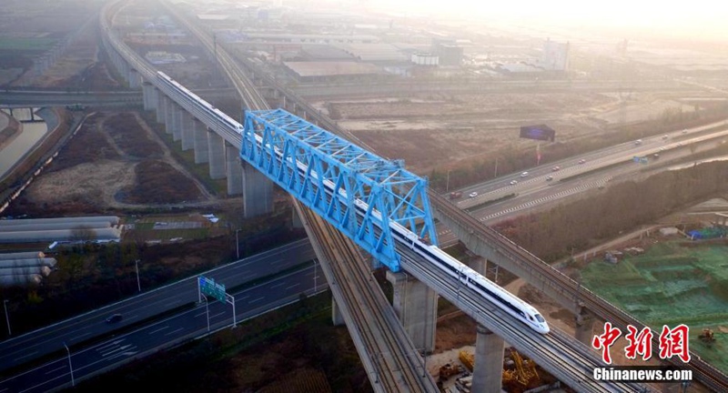 Erster Hochgeschwindigkeitszug Xi'an-Chengdu f?hrt heute ab