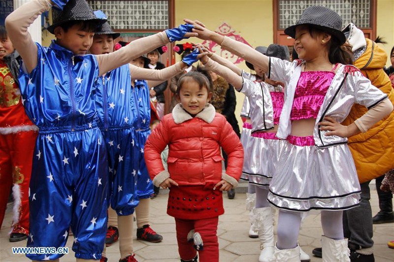 Kinder, die fr?hlichste Gruppe w?hrend des chinesischen Neujahrs