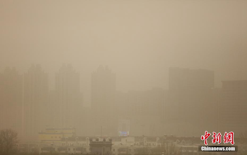 Starker Sandsturm fegt durch Beijing