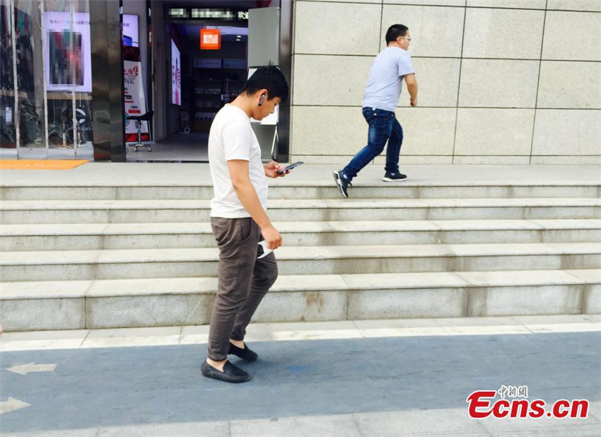 Xi′an baut spezielle Spur für ?Handy-Phubbers“