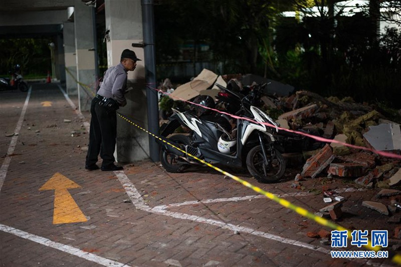 Starkes Erdbeben erschüttert Indonesien