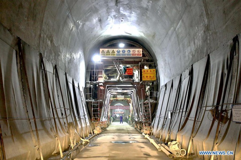 Chinesisches Unternehmen bohrt l?ngsten Eisenbahntunnel in Afrika