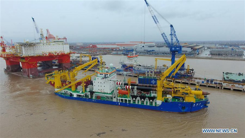 Asiens gr??tes Baggerschiff kehrt nach Testfahrt zurück