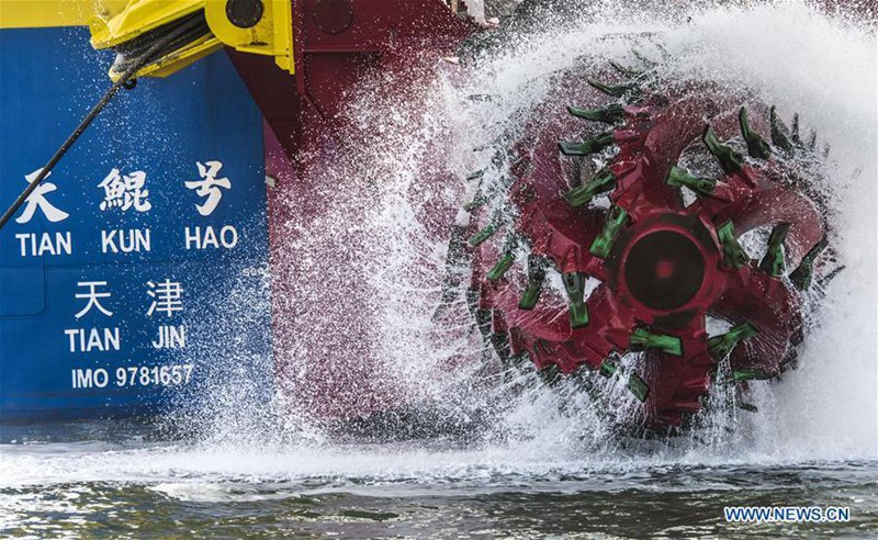 Asiens gr??tes Baggerschiff kehrt nach Testfahrt zurück