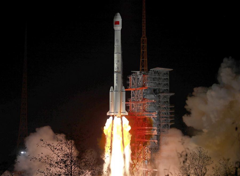 China bringt neuen Kommunikationssatelliten ins All