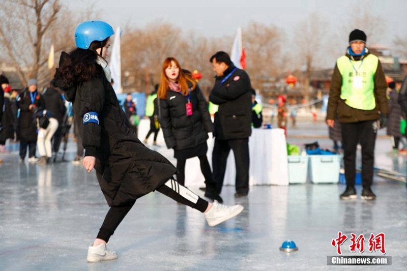 Fu?ball auf dem Eis