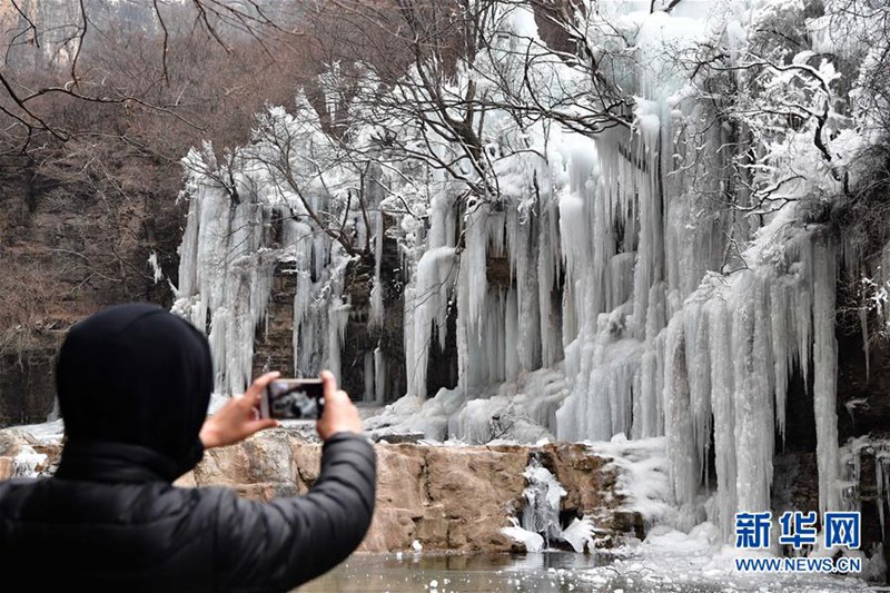 Temperatursturz am Yuntai-Berg: Wasserfall gefroren