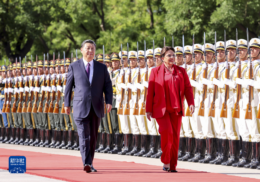 Xi Jinping führt Gespr?ch mit der honduranischen Pr?sidentin