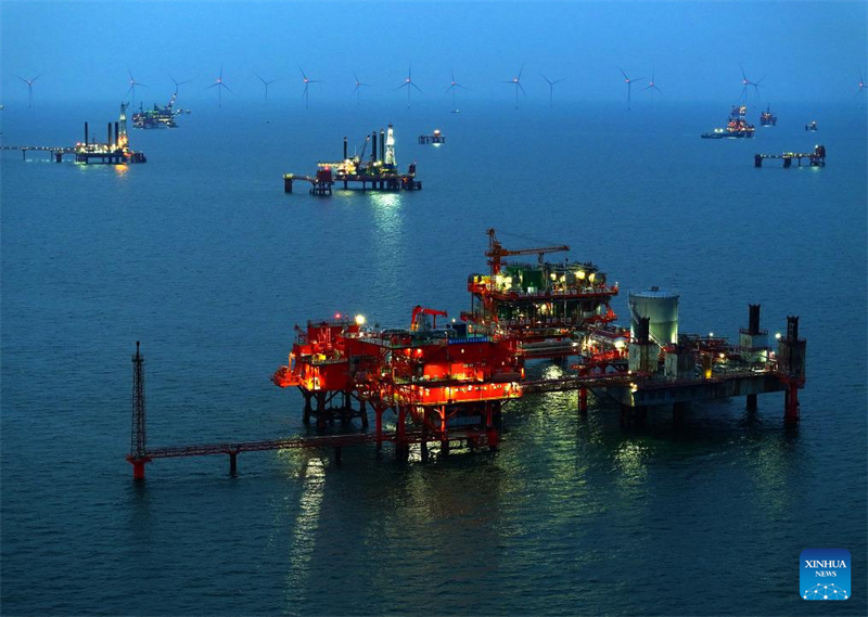 Blick auf das Offshore-Shengli-?lfeld im chinesischen Shandong