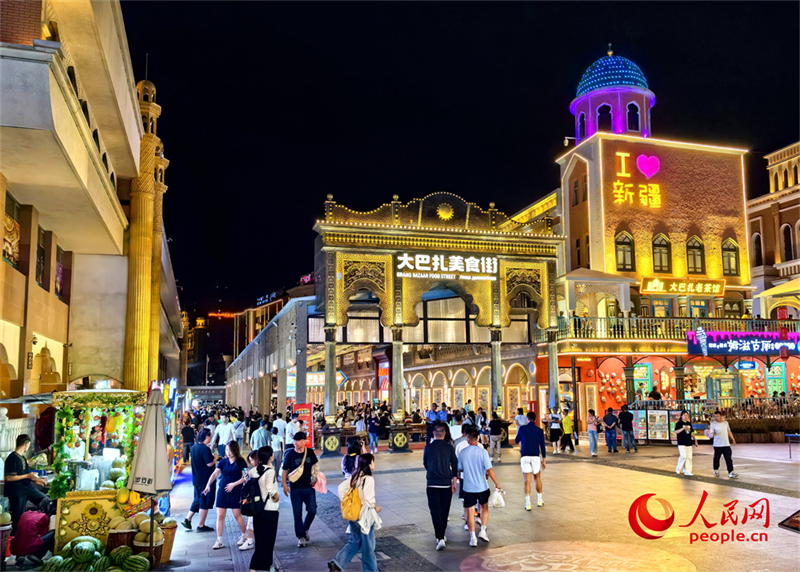 Der lebhafte Internationale Gro?e Basar von Urumqi